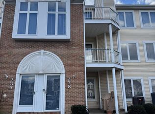 238 Colette Ct, Levittown, PA 19057