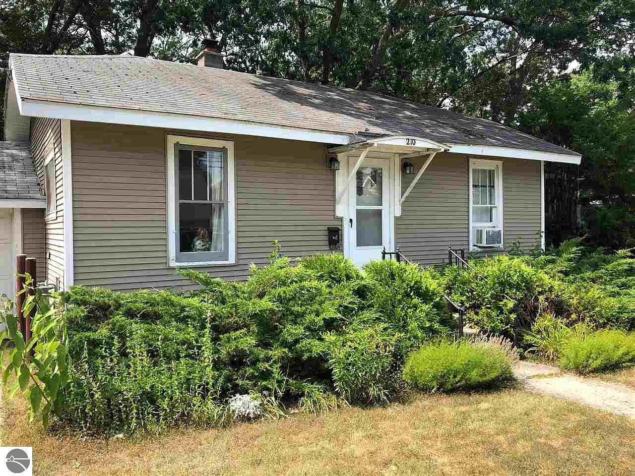 210 Rose St, Traverse City, MI 49686 Zillow