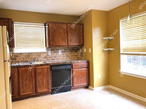 3rd image of 161 Summer Lake Dr SW