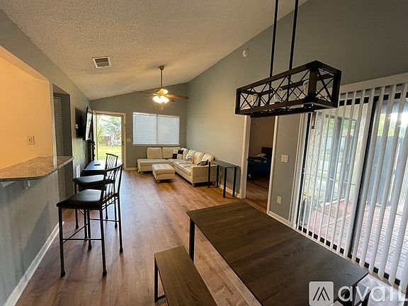 5th image of 2511 Whispering Woods Blvd