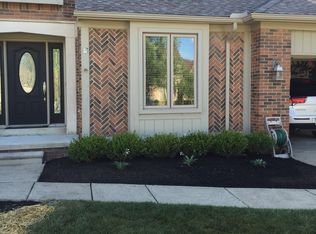 351 Silvervale Dr, Rochester Hills, MI 48309