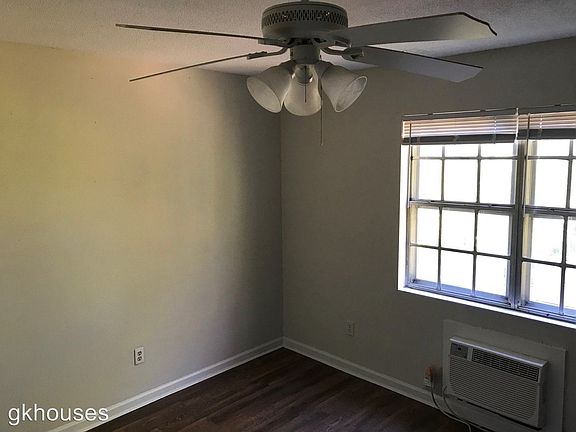 3rd image of 309 Michelle Dr APT A