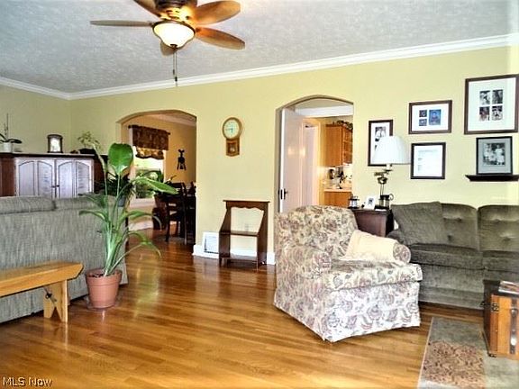 3rd image of 1962 Thorndale Ave