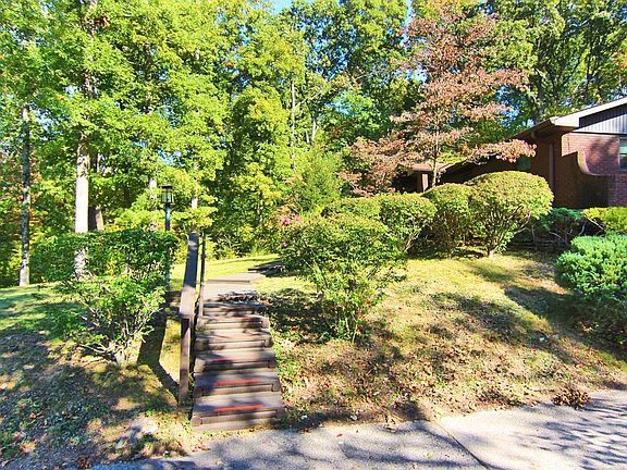 3rd image of 2732 Oakshire Cir