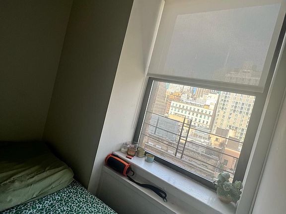 4th image of 50 W 34th St APT 16A11