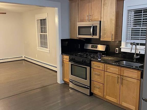 2nd image of 16 Alida St Floor 2
