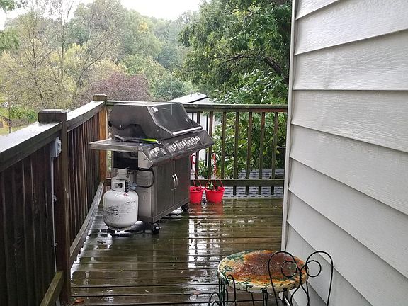 5th image of 323 Oakland St