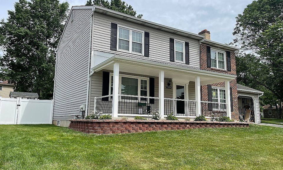 2nd image of 2115 Carol Ln