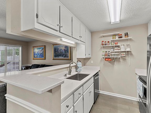 5th image of 199 N Spring View Dr