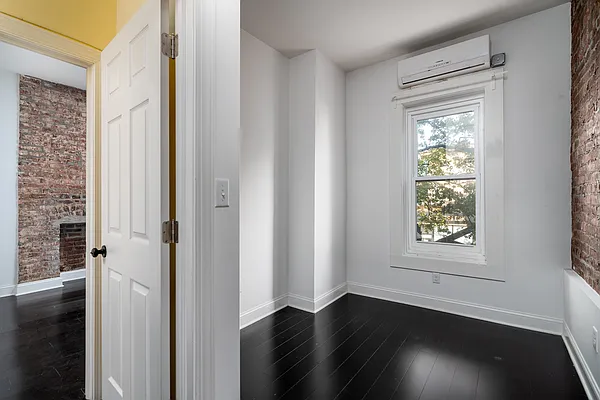 Rented by Imperial Property Advisers | media 14