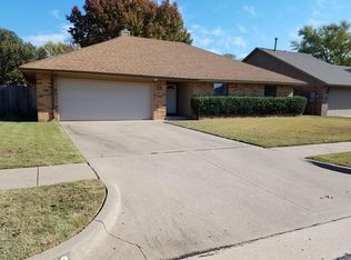 912 Countrywood Ln, Edmond, OK 73012