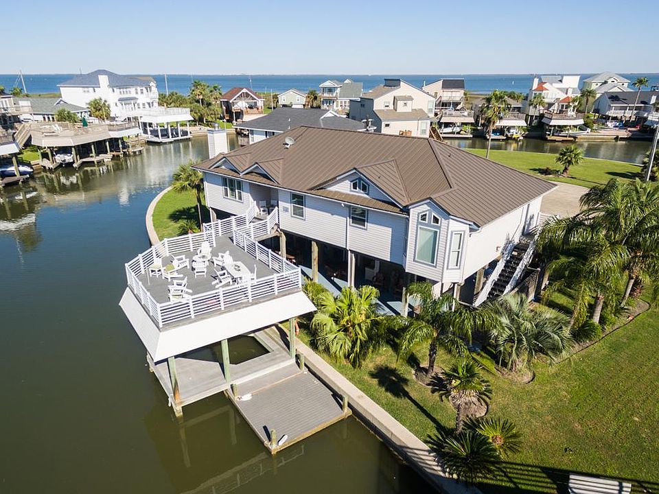 2nd image of 3905 Island Ct