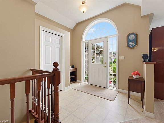4th image of 13 Pine Ridge Cres