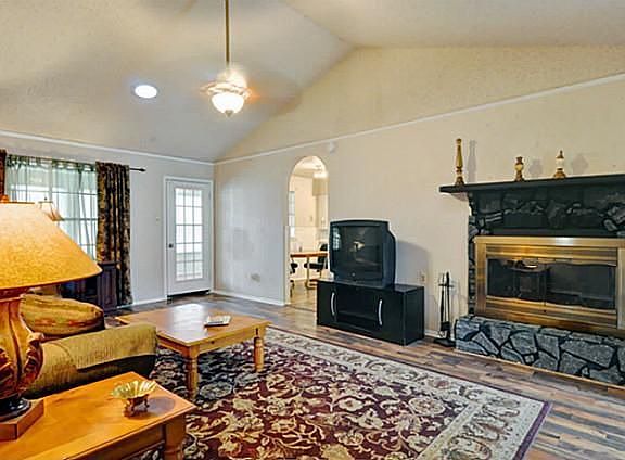 5th image of 5513 Finian Ln