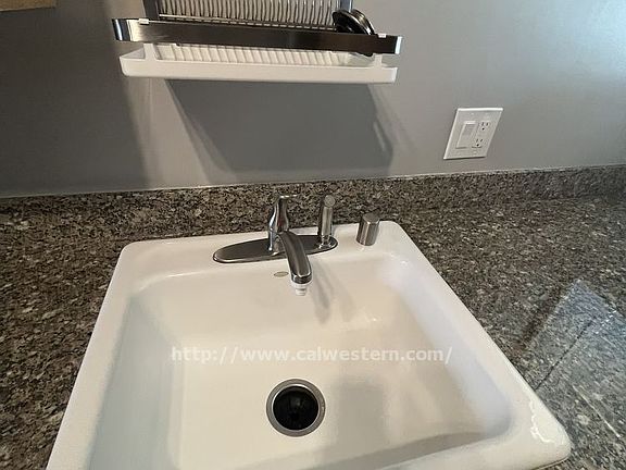 3rd image of 250 Palo Alto Ave #4
