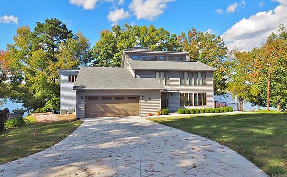 3rd image of 318 Hermance Ln