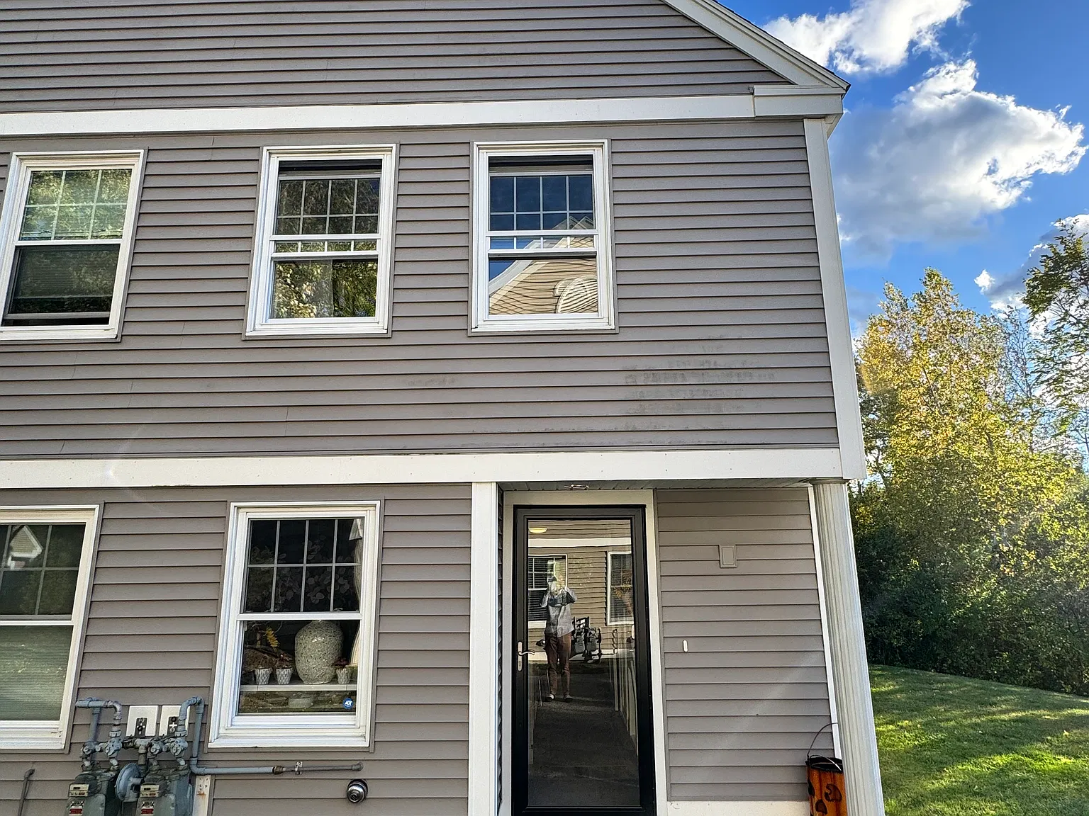 2 bed, 1.5 bath, 928 sqft, $2,999 — Photo 2