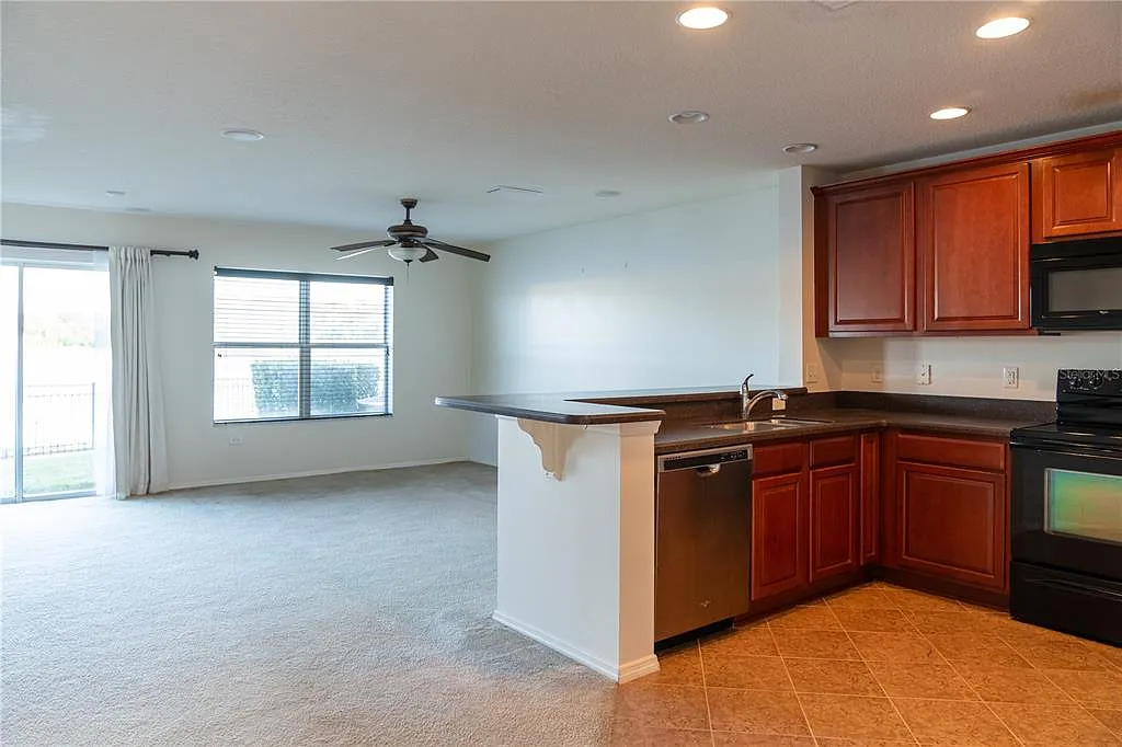 2 bed, 2.5 bath, 1308 sqft, $2,200 — Photo 4
