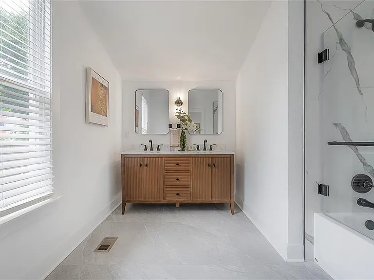 408 E Amelia Ave — Photo 17