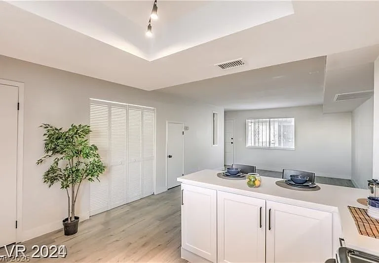 1436 N Jones Blvd — Photo 3