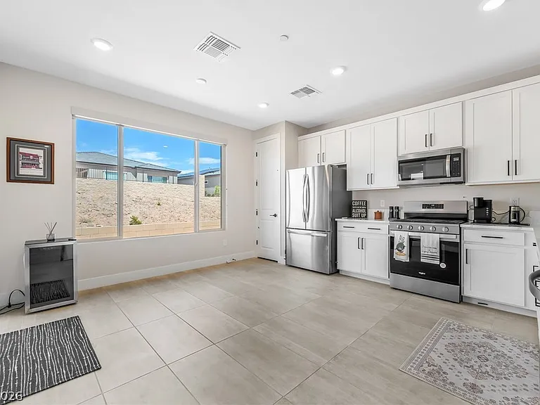57 Lake Bluff Ct — Photo 8