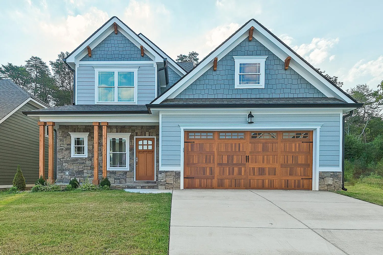 3 bed, 2.5 bath, 2300 sqft, $2,695 — Photo 2