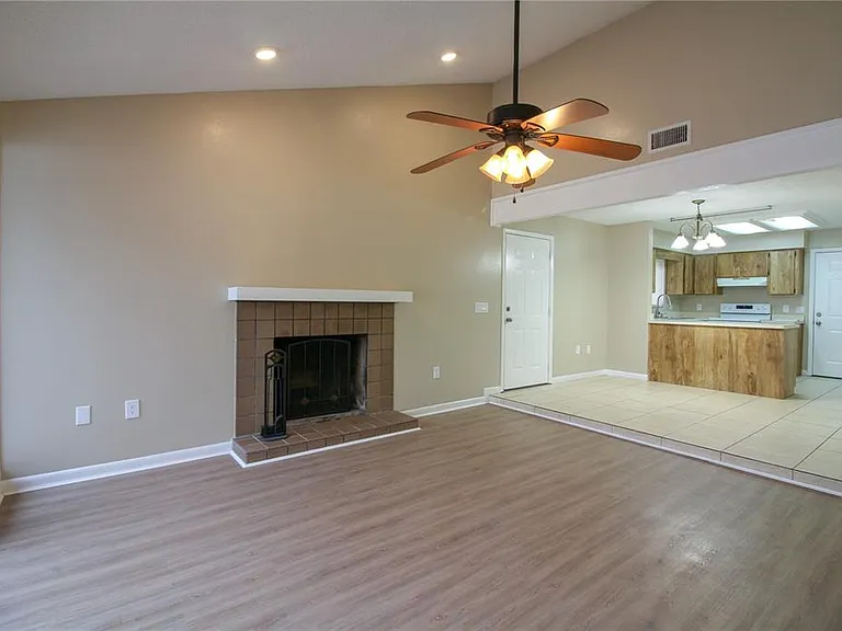 1545 King Ave — Photo 5