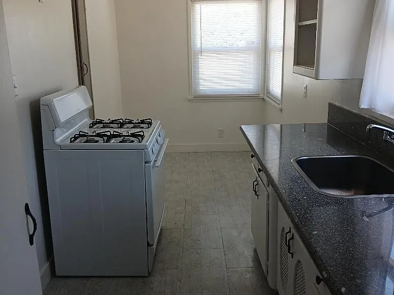 703 E Jefferson Ave — Photo 6