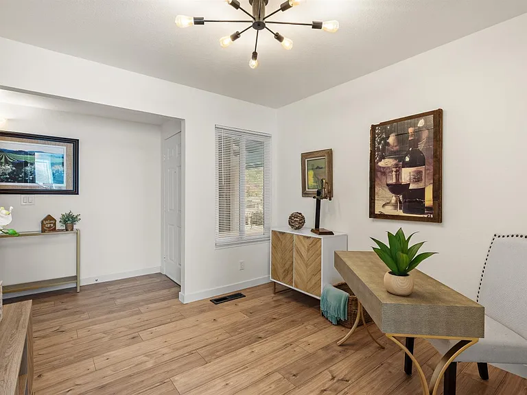 4127 Siskiyou Ave — Photo 5