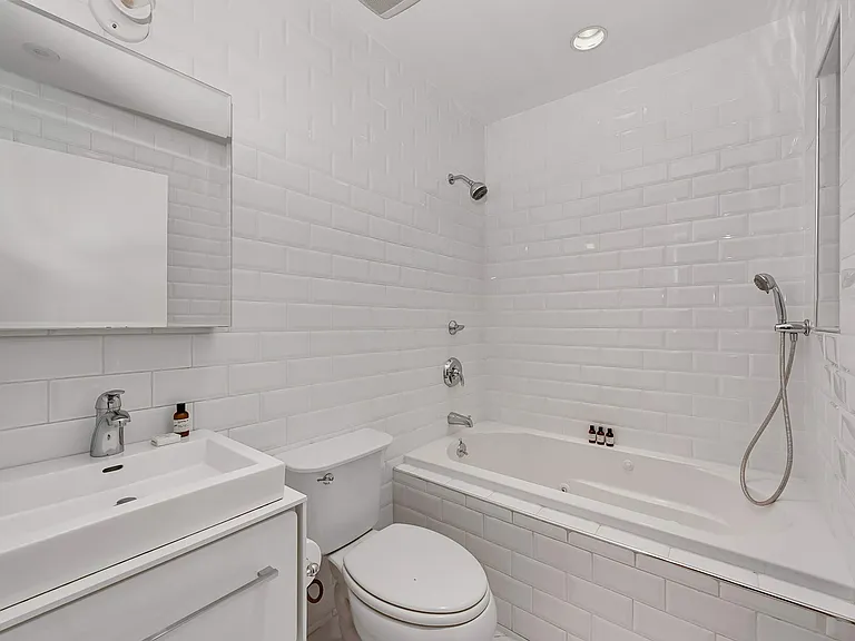146 Reade St #3 — Photo 37