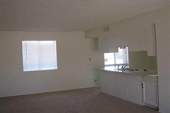 2nd image of 314 W Wickieup Ln