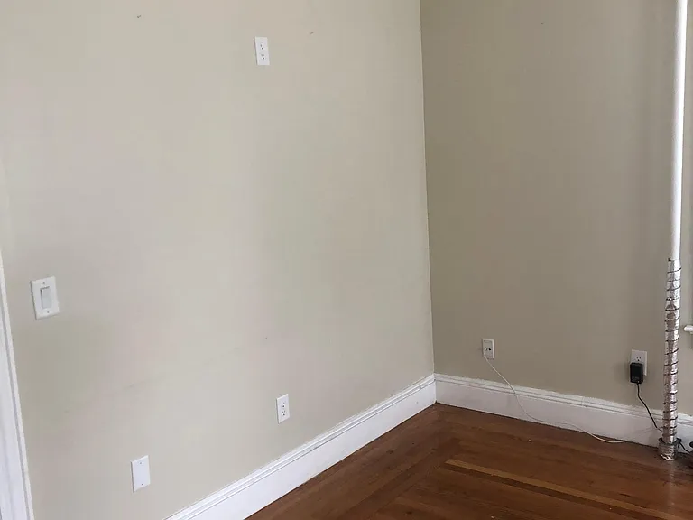196 Clarence St #1 — Photo 2