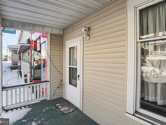 4th image of 230 E Grand Ave