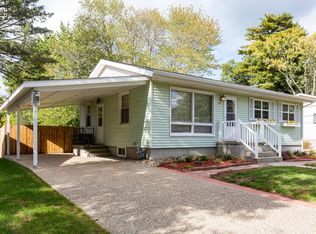 1114 W Detroit St, New Buffalo, MI 49117