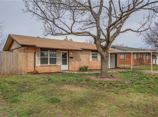 2425 Queensbury Rd, Moore, OK 73160