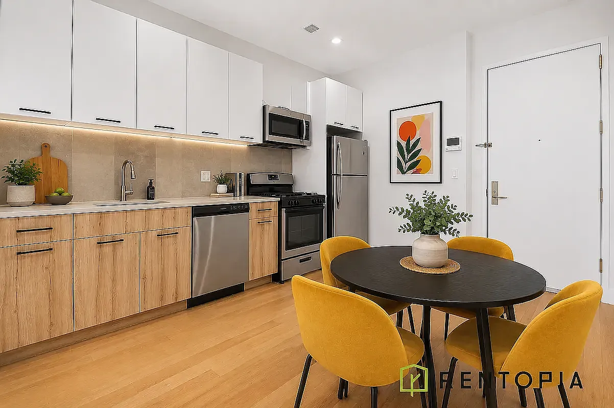 924 De Kalb Avenue — Photo 2