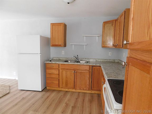 5th image of 398 Birch St