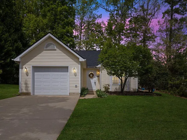 105 Hornholly Way, Holly Springs, NC 27540