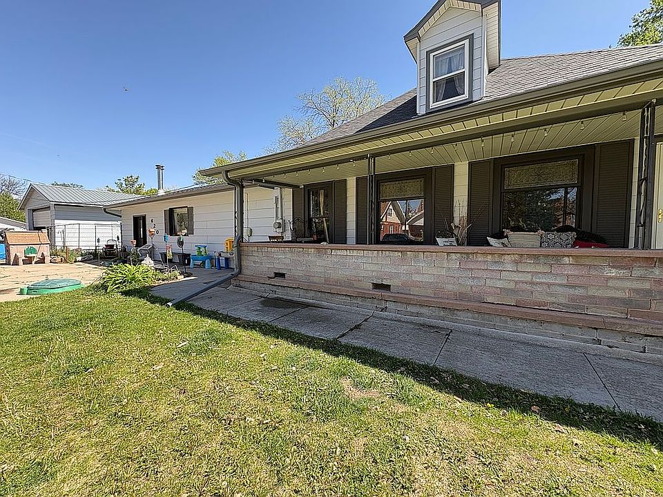 1st image of 620 Custer St