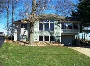 810 Chapman Lake Dr, Warsaw, IN 46582