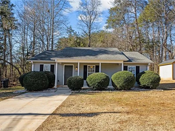 3718 Ribbon Ln, Winston Salem, NC 27107