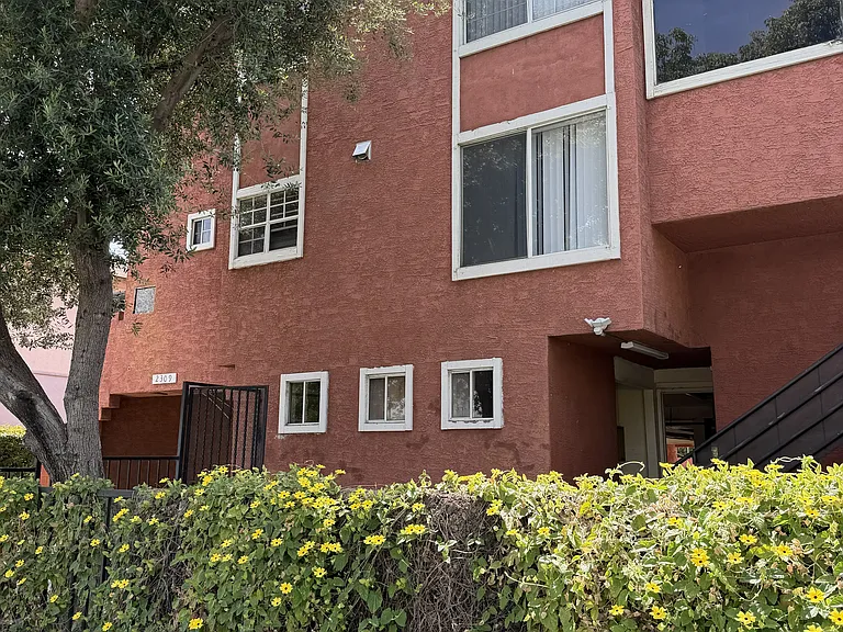 2309 N Naomi St #F — Photo 2