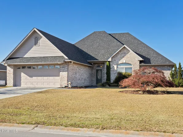 689 Castle Bay Drive, Hampstead, NC 28443