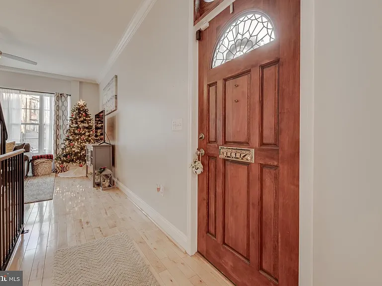 142 W Clement St — Photo 6