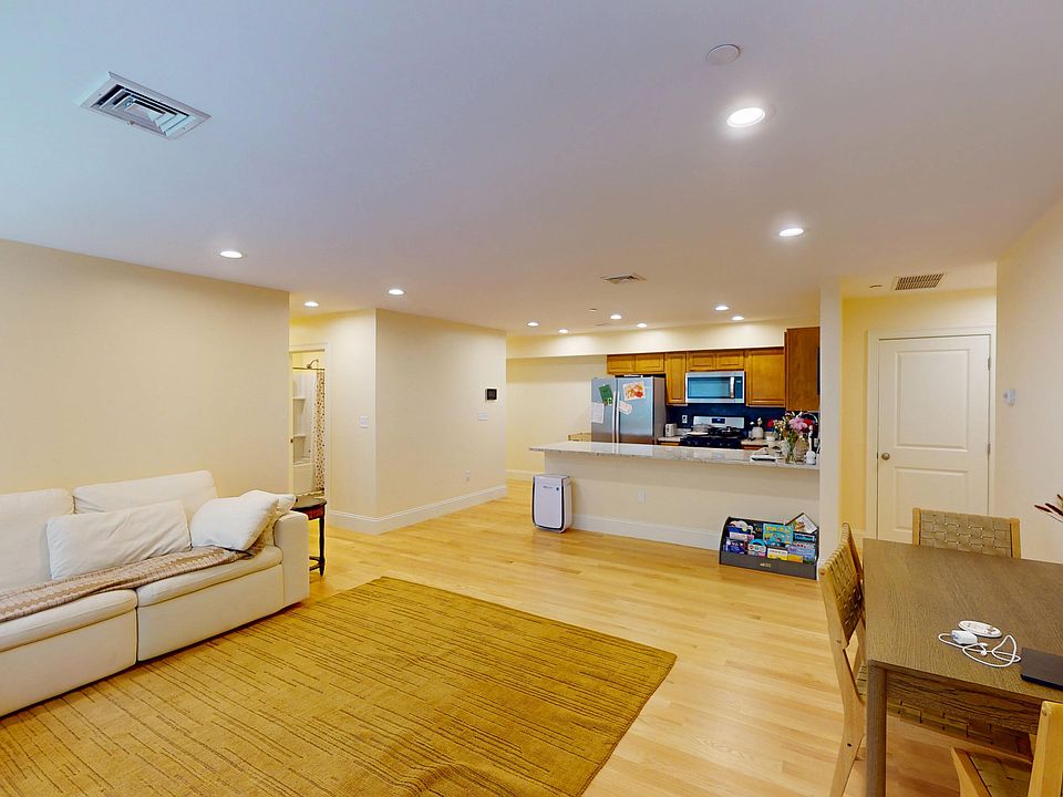 1st image of 5165 Washington St #7