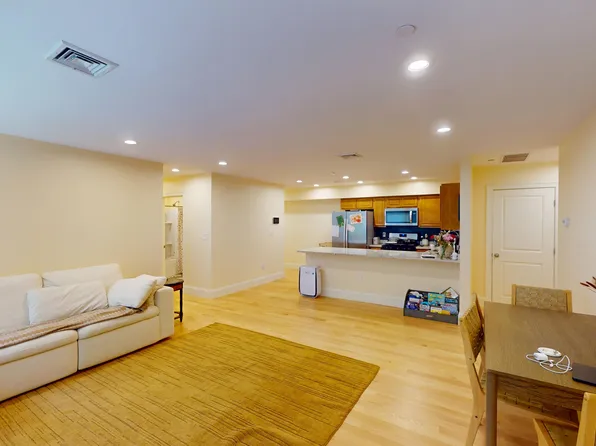 5165 Washington St #7, Boston, MA 02132