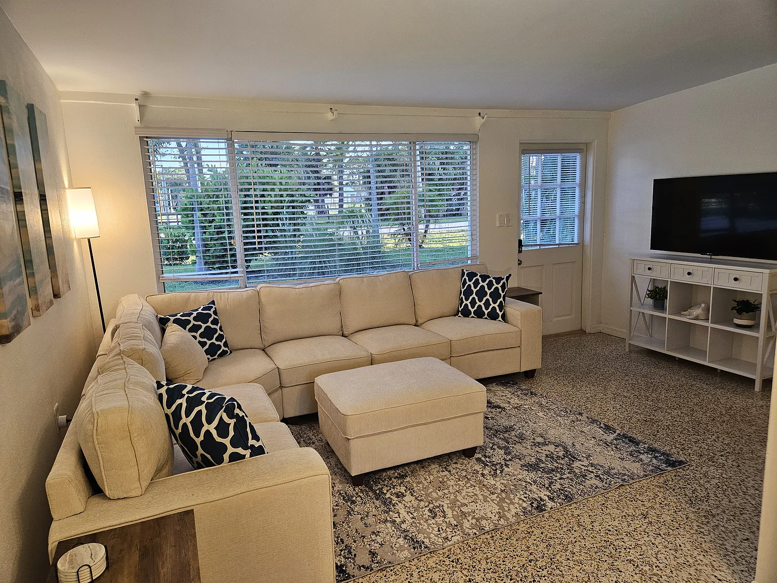 3 bed, 1000 sqft, $2,700 — Photo 4
