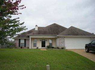 202 Hickory Cir, Pearl, MS 39208