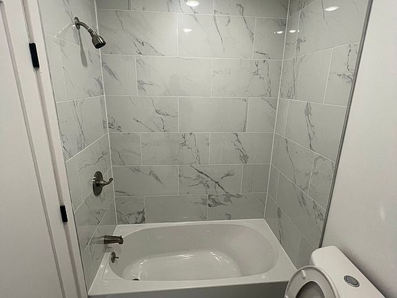4th image of 2900 N Judson St