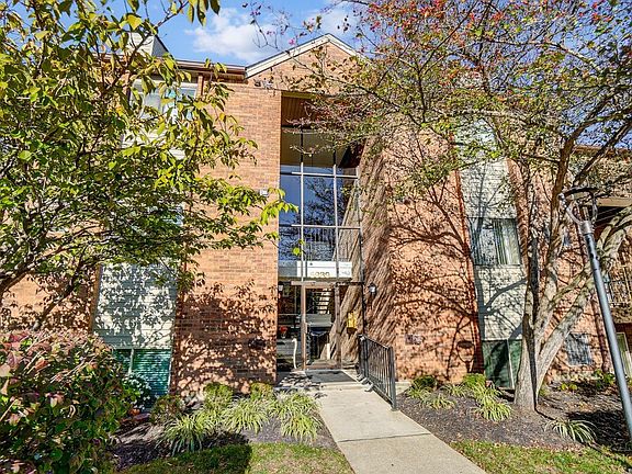 2nd image of 5989 Meadowcreek Dr #7